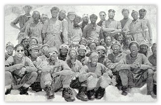 Όμαδική φωτογραφία των μελών της αποστολής στην Κατασκήνωση Βάσης 