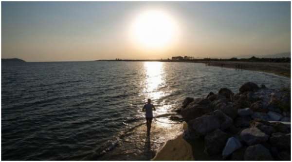 Waverunning 2017: 28 Km δίπλα στο κύμα, μια πρωτόγνωρη και αξέχαστη καλοκαιρινή εμπειρία τρεξίματος στην άμμο!